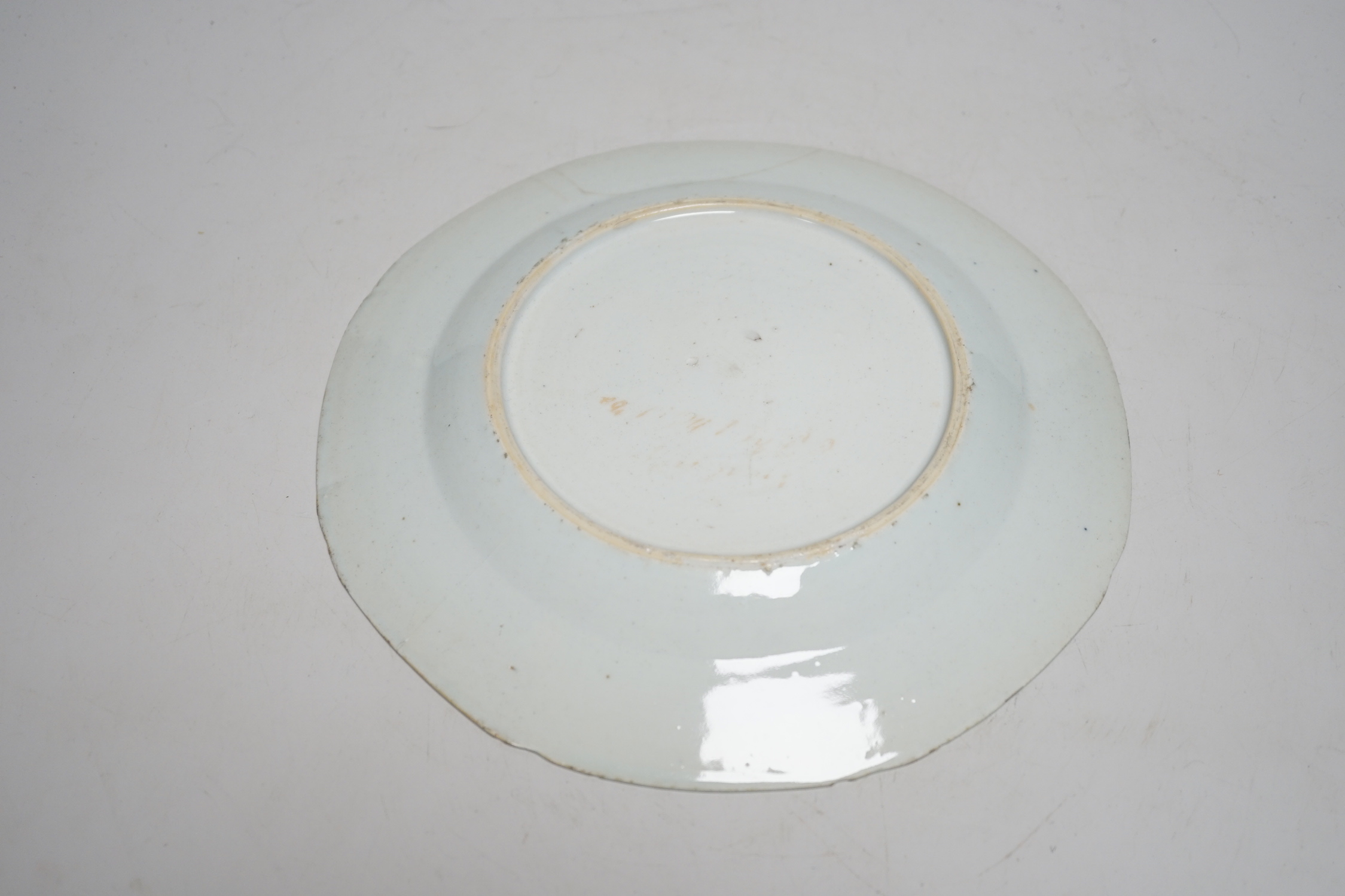 A Chinese blue and white export plate, 24cm diameter